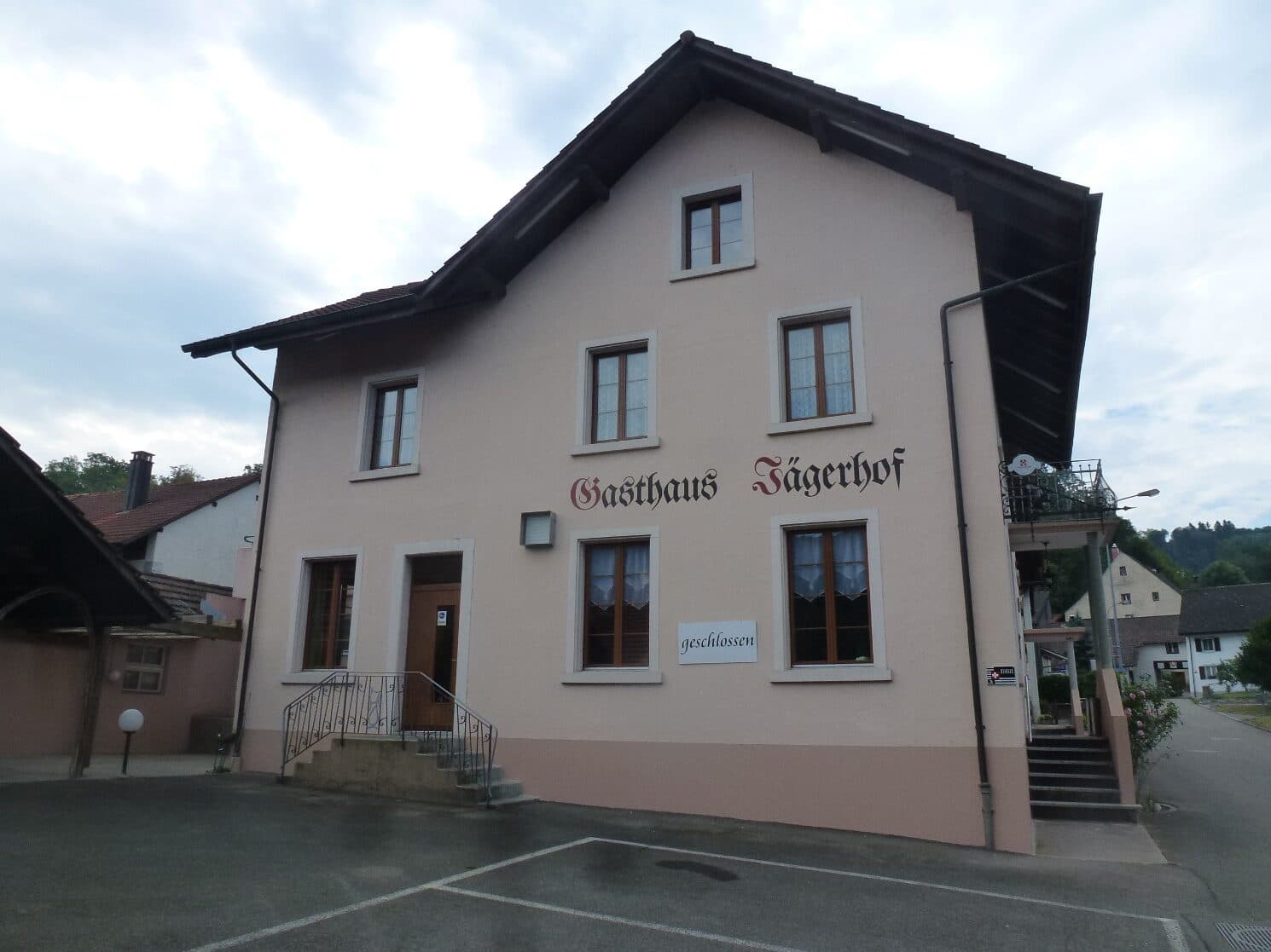 Mehrfamilienhaus / Gasthof in Mellikon AG vor der Gesamtsanierung