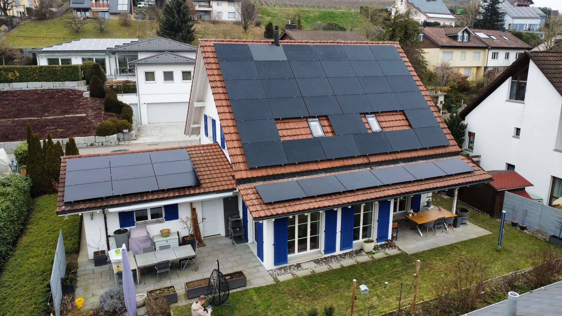 Photovoltaikanlage auf dem Schrägdach eines Einfamilienhauses in Rafz ZH