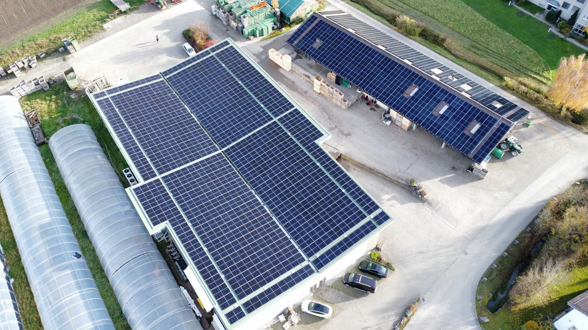 Photovoltaikanlage über Gemüsekulturen in Dänikon ZH